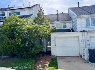 134 Forest Grn, Staten Island, NY 10312