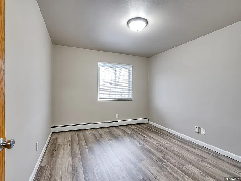 835 Merritt Ave — Photo 25