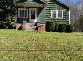 102 Watts St, Laurens, SC 29360