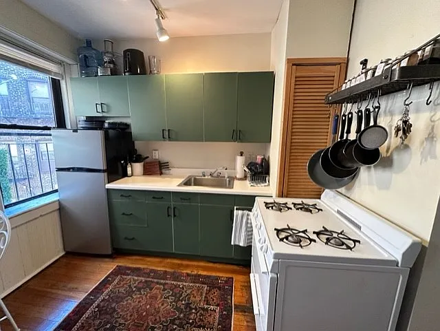 13 Charter St #4F — Photo 8