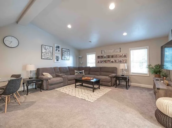 269 Locust St Unit 269, Fall River, MA 02720