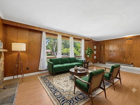 4th image of 18 Garrett Dr