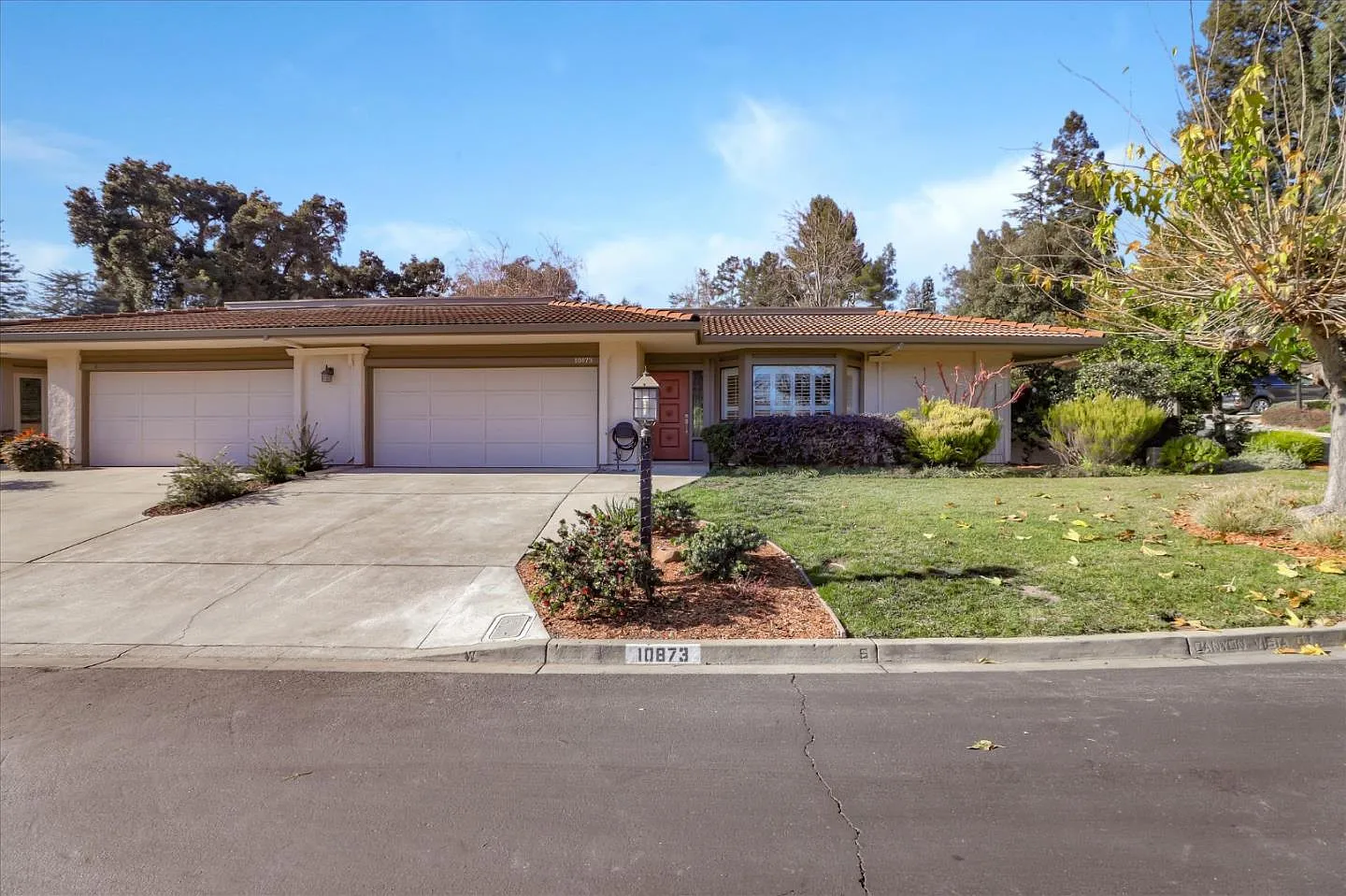 10873 Canyon Vista Dr photo 1