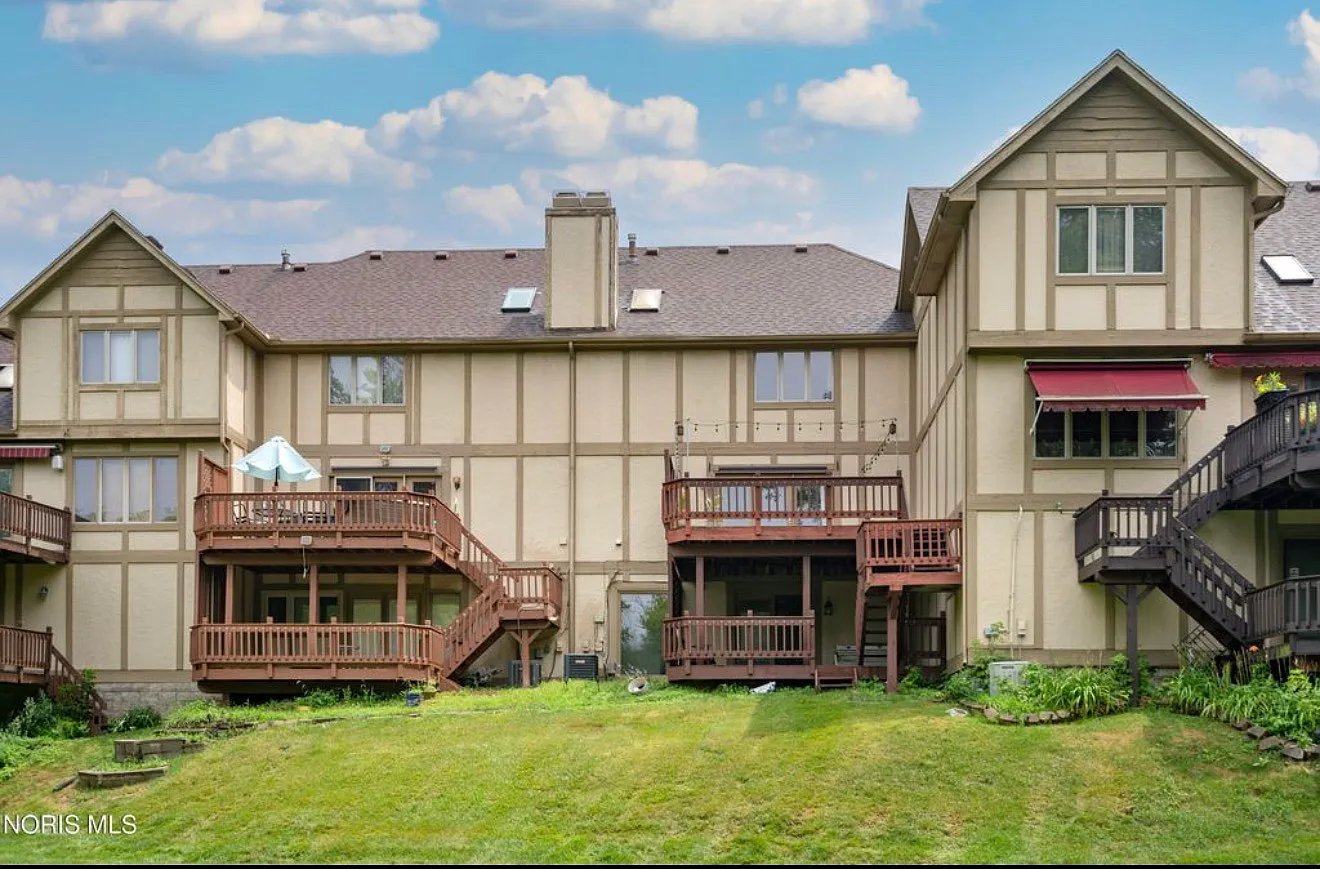 3 bed, 2600 sqft, $2,695 — Photo 2