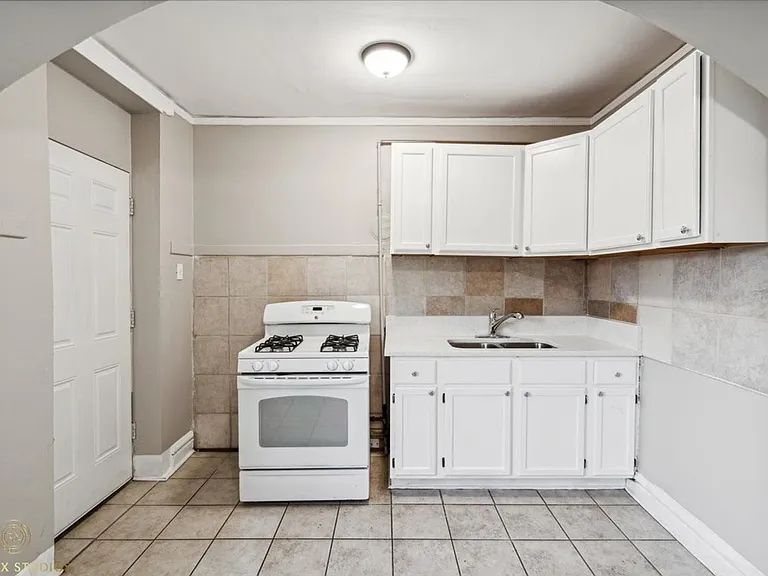 5041 W 18th St #10 — Photo 8