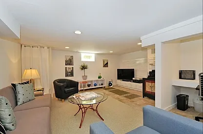 Beautiful Three Bedroom Wainscott Home — Photo 4