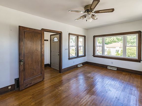 5th image of 525 E 32nd St