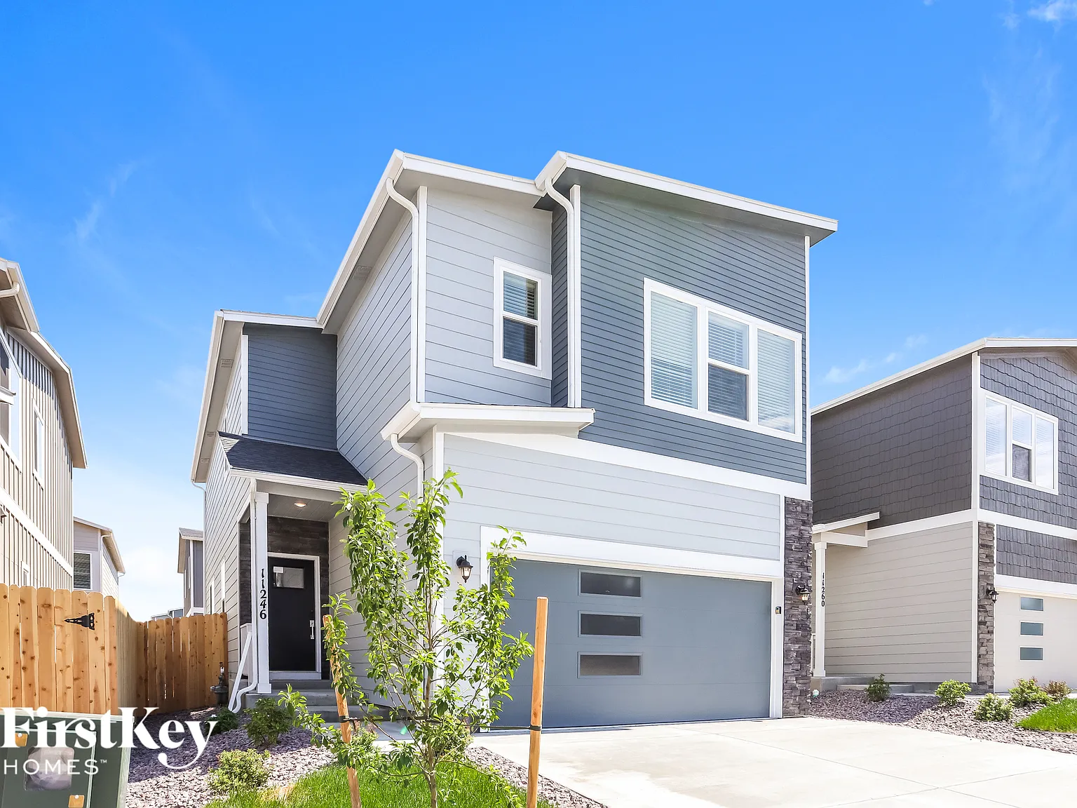 3 bed, 2.5 bath, 1819 sqft, $2,555 — Photo 2