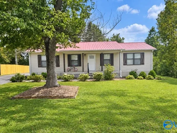 2020 Ridge Crest Dr, Guntersville, AL 35976