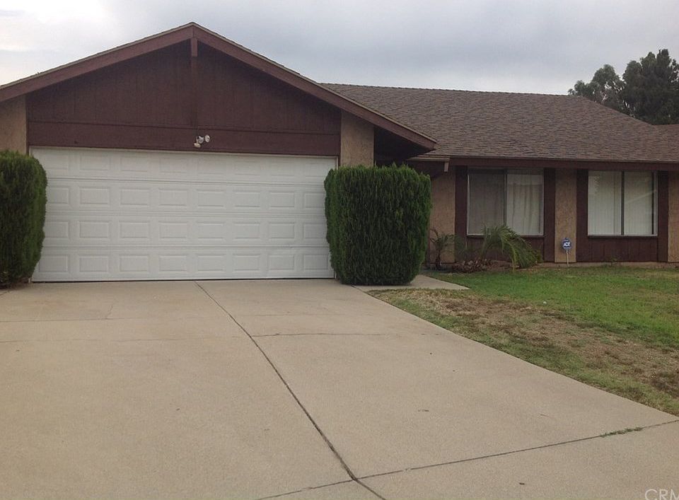 1st image of 3661 York Cir