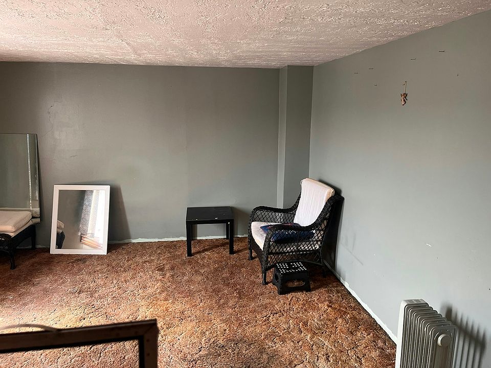Bedroom (new carpet coming)