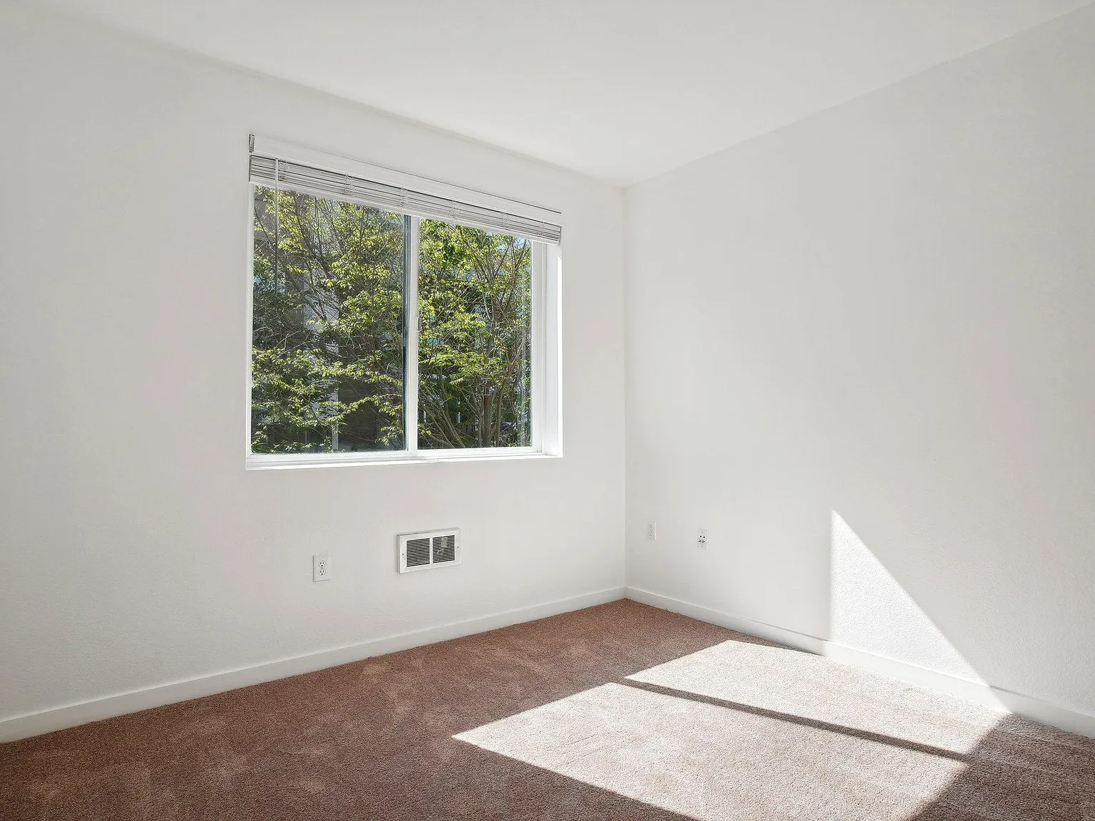 Oak Grove Apartments — Photo 2