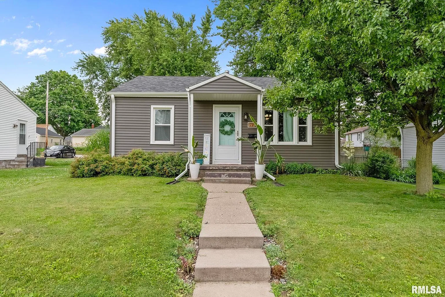 2127 Oak St photo 1