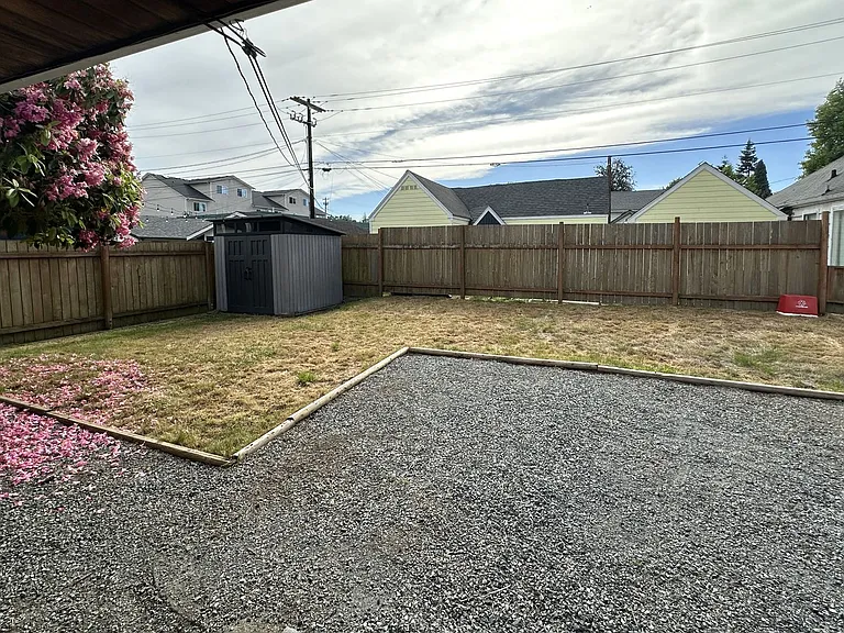 1816 Rockefeller Ave — Photo 15