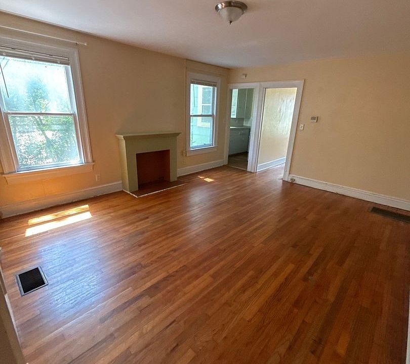 1st image of 507 E College Ave Unit 4