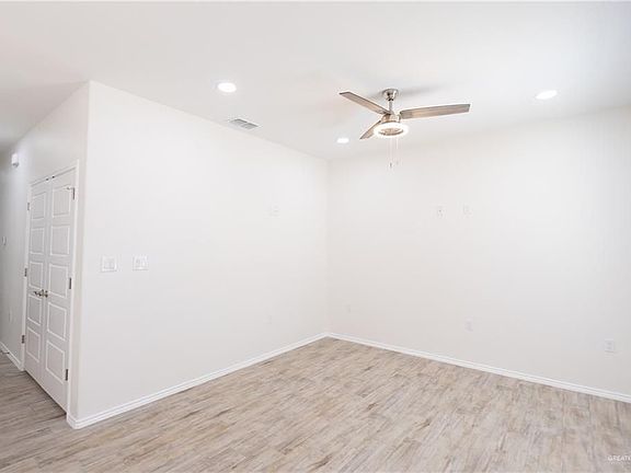 3rd image of 2001 Valley Cir #A