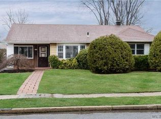 2609 Kensingston Rd, East Meadow, NY 11554
