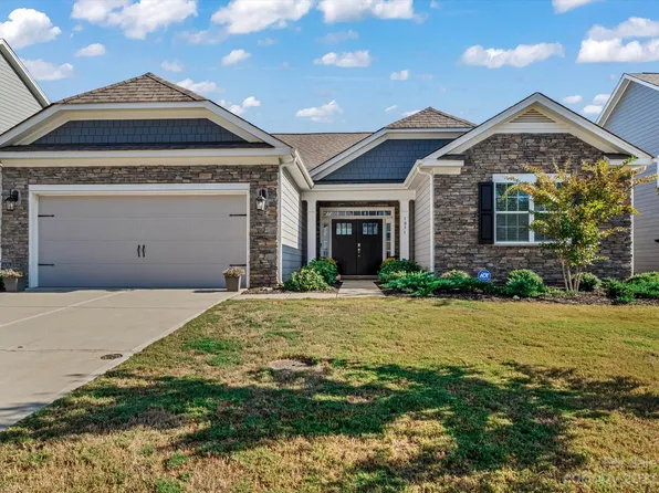 1051 Thoroughbred Dr, Iron Station, NC 28080