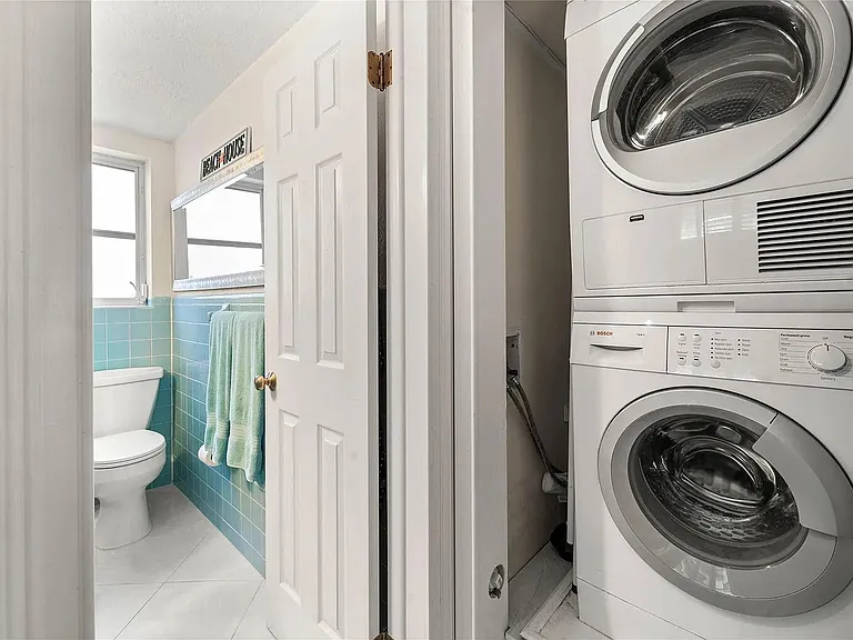 2748 NE 28th Ave #10 — Photo 8