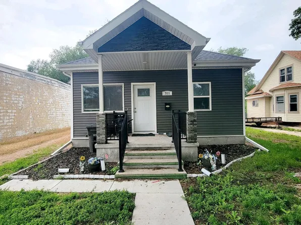 311 N Center St, Clay Center, NE 68933