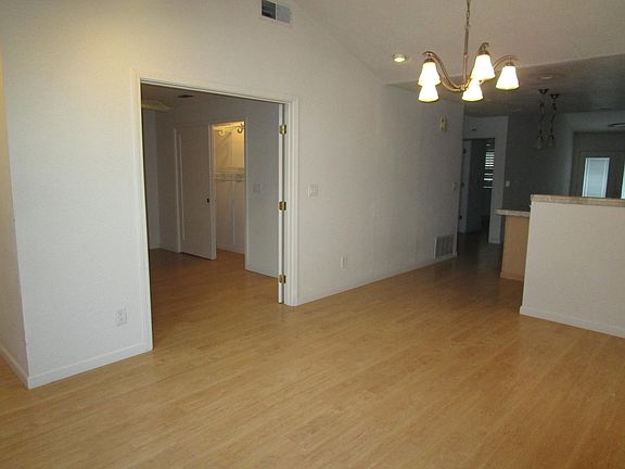 4th image of 831 Northampton Ct