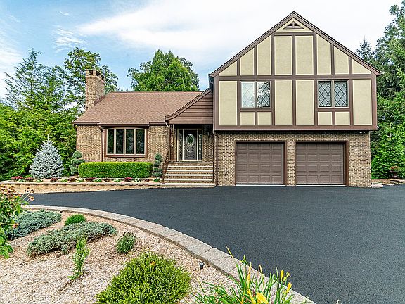 3rd image of 6 Hastings Ln