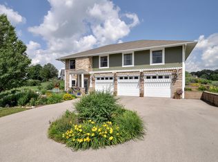 N7072 Lakeshore Ave, Elkhorn, WI