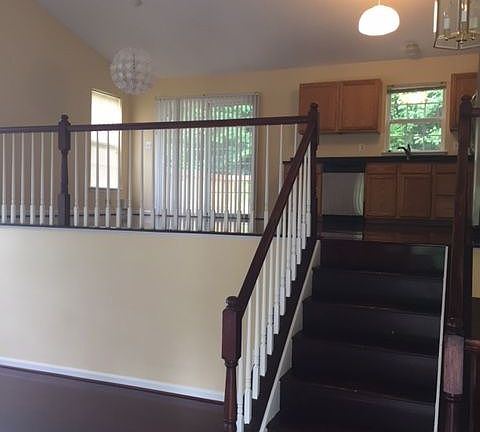 3rd image of 23 Tamerlane Dr