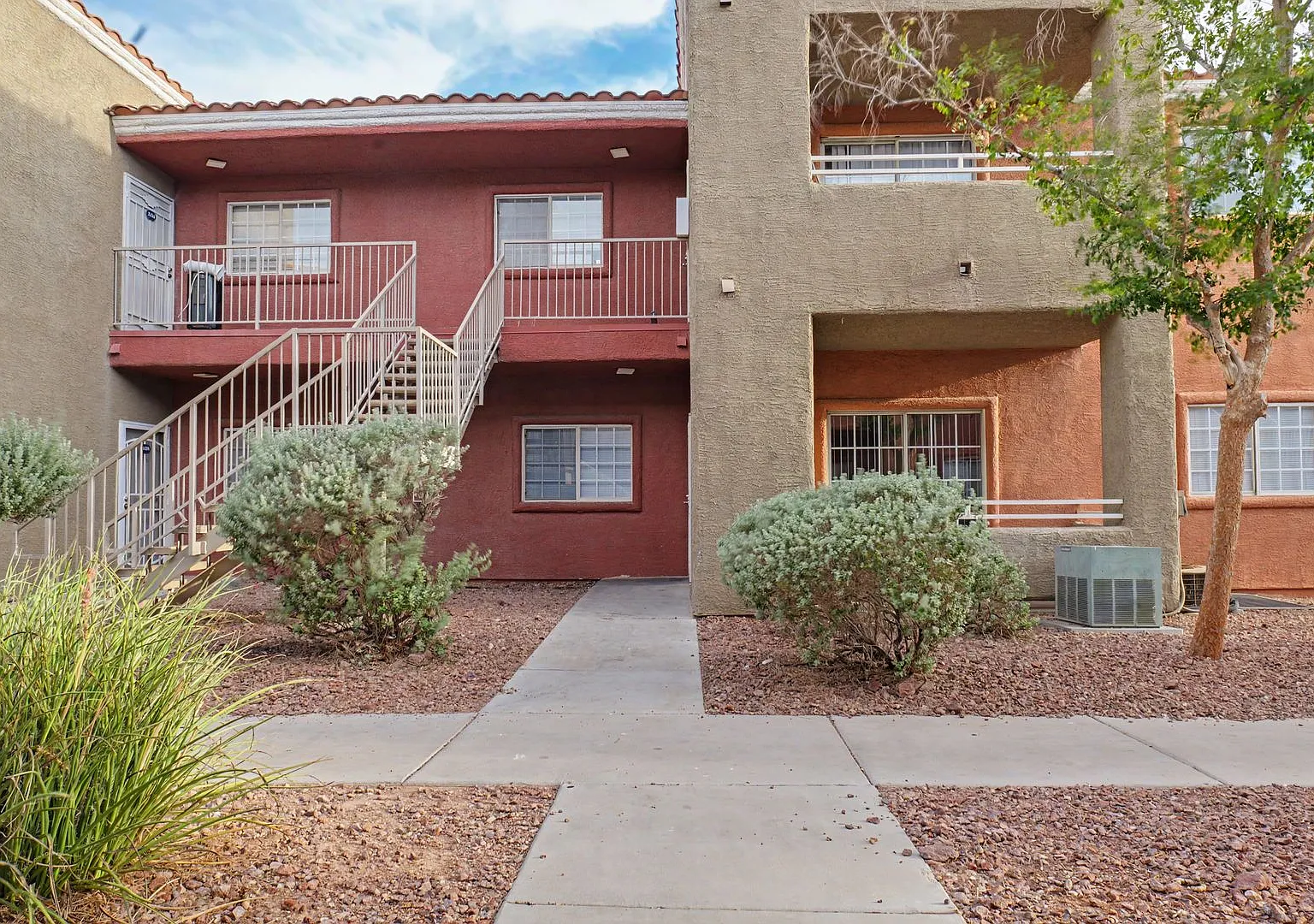 Spacious 2bed/2bath Condo * Second Floor Unit* — Photo 4