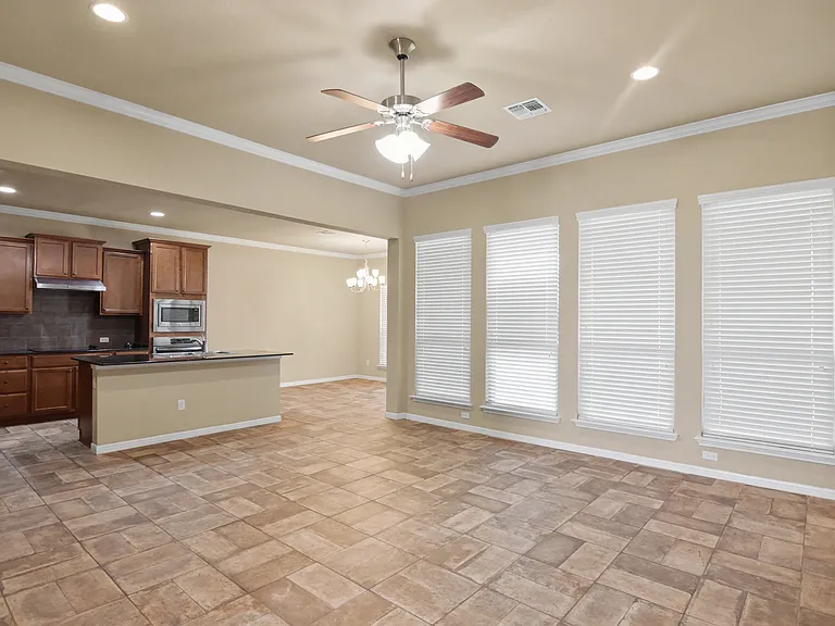 410 Stonehouse Ln — Photo 8