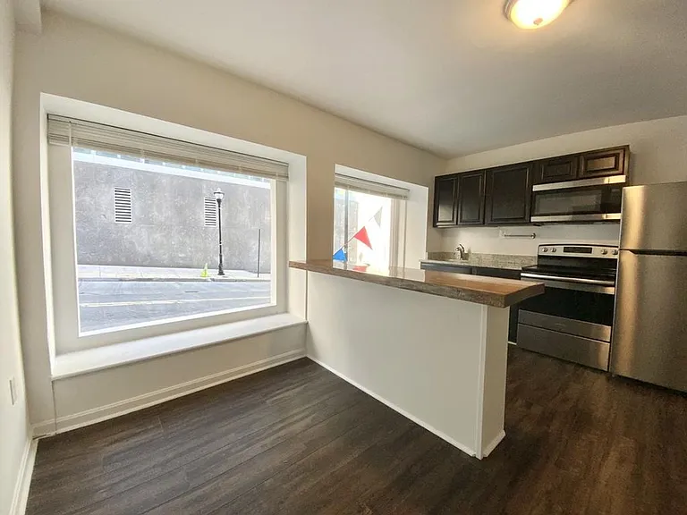 11 E Saratoga St — Photo 1