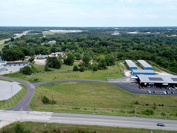 3rd image of Gaylord Dr
