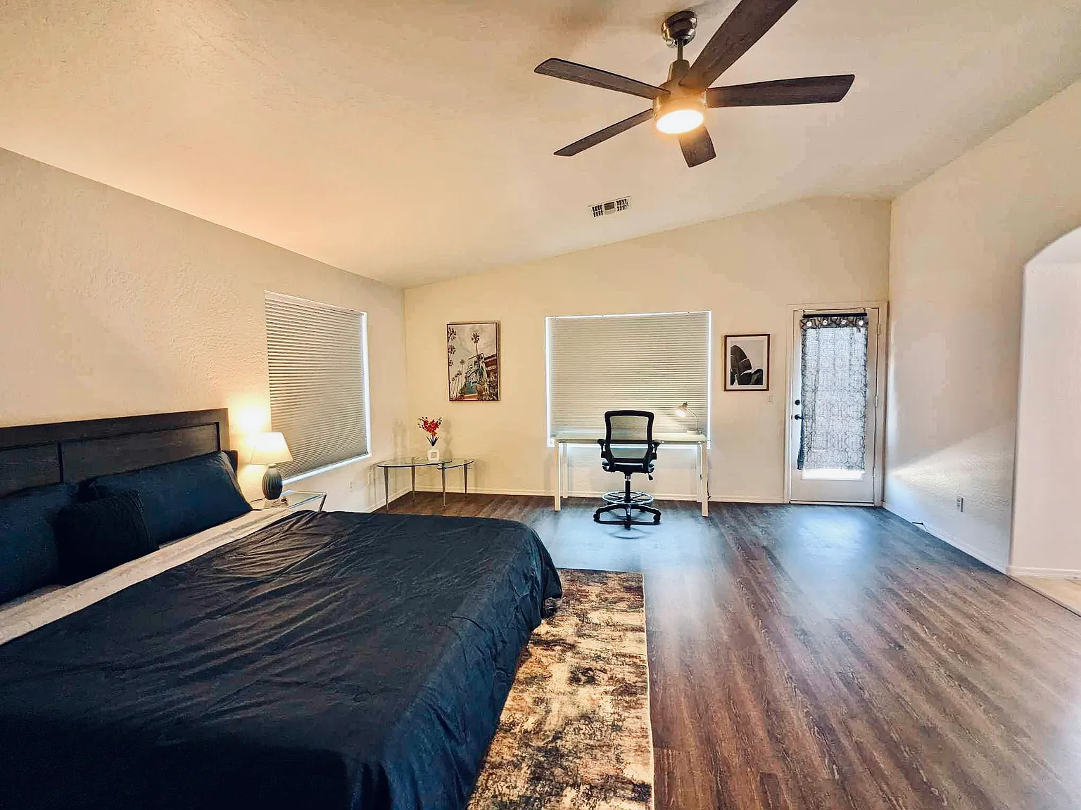 1 bed, 3300 sqft, $1,000 — Photo 3