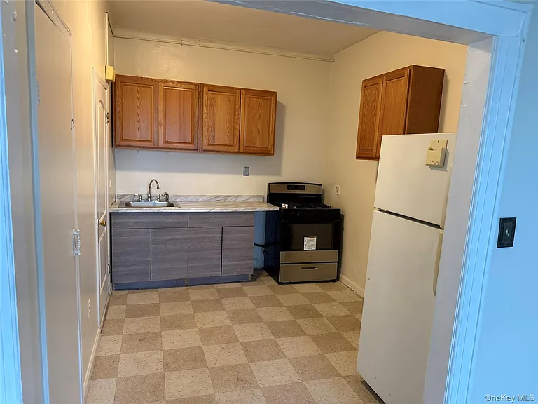 18605 Jamaica Ave — Photo 3