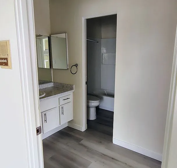 11434 Calvert St — Photo 7