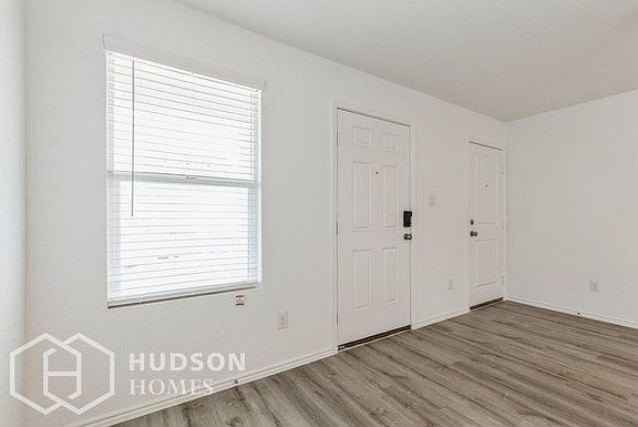 4th image of 10210 Devon Wheel St