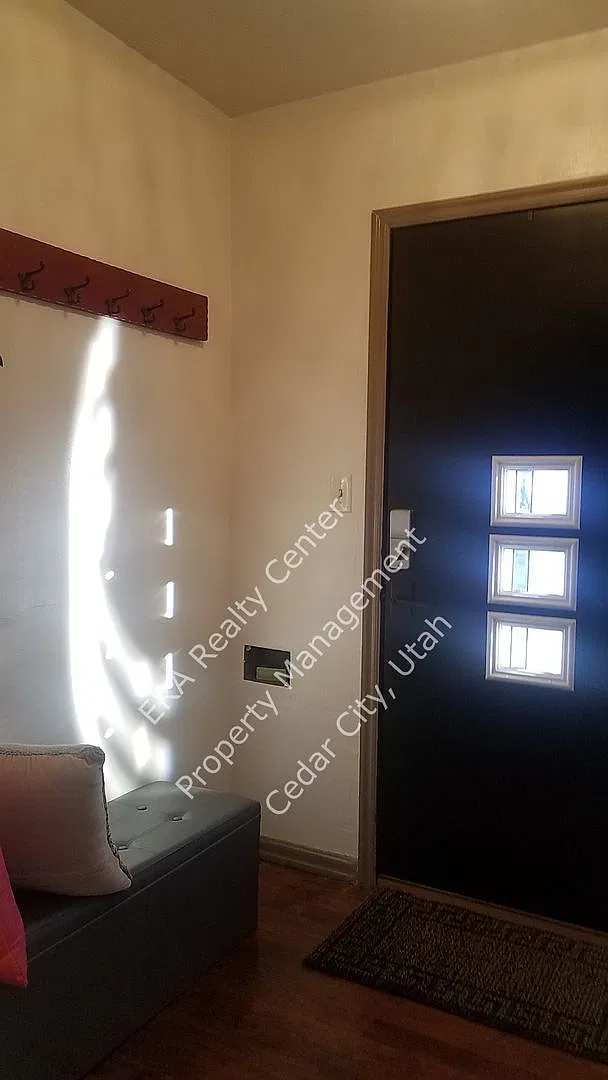 466 W 200 N A-B — Photo 3