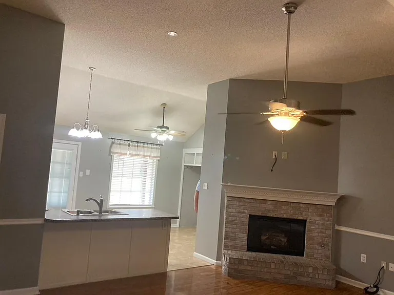 66 Wellington Way — Photo 2