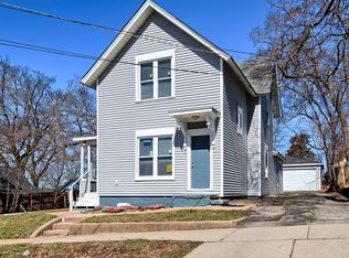 322 Dwight St, Elgin, IL 60120