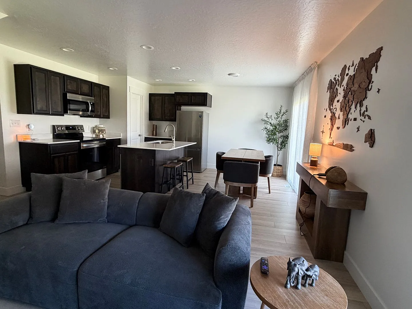 Welcome to this beautiful home in Mapleton — Photo 4