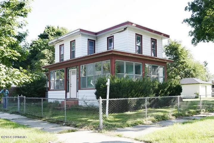 716 7th St photo 1