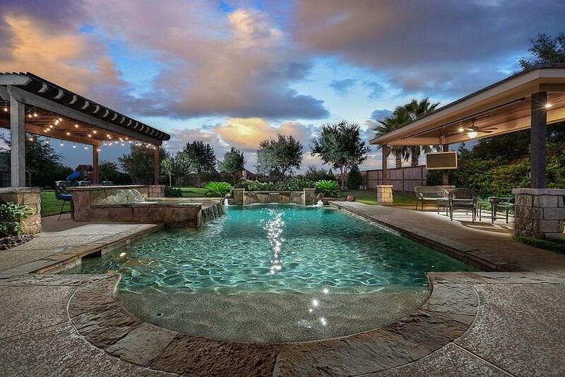 Imagine evenings spent watching the sunset filled sky splashing around in the refreshing water, or just lounging around amongst the stars...these are nights that dreams are made of!