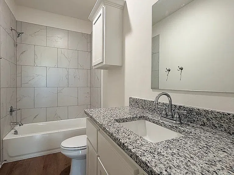 3 bed, 1200 sqft, $1,595 — Photo 3