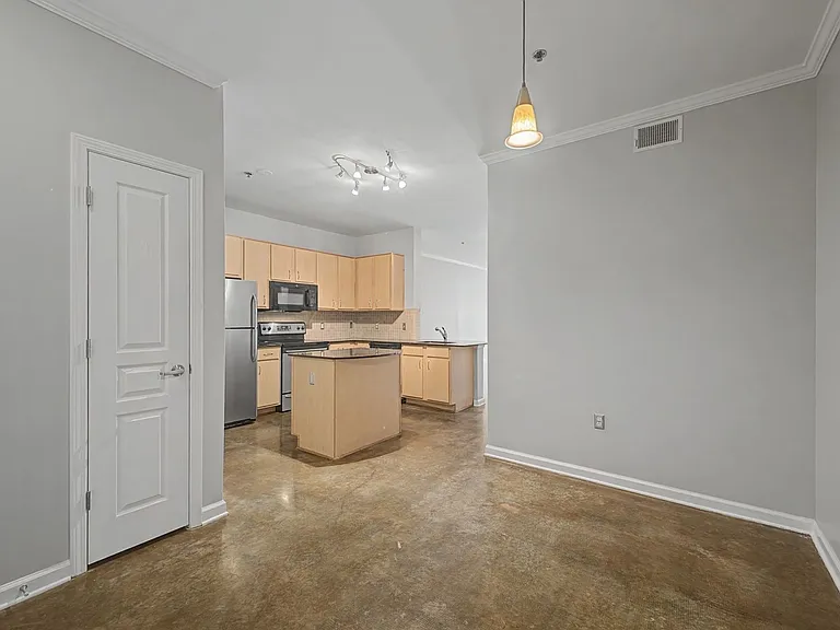 1803 Broadway — Photo 12