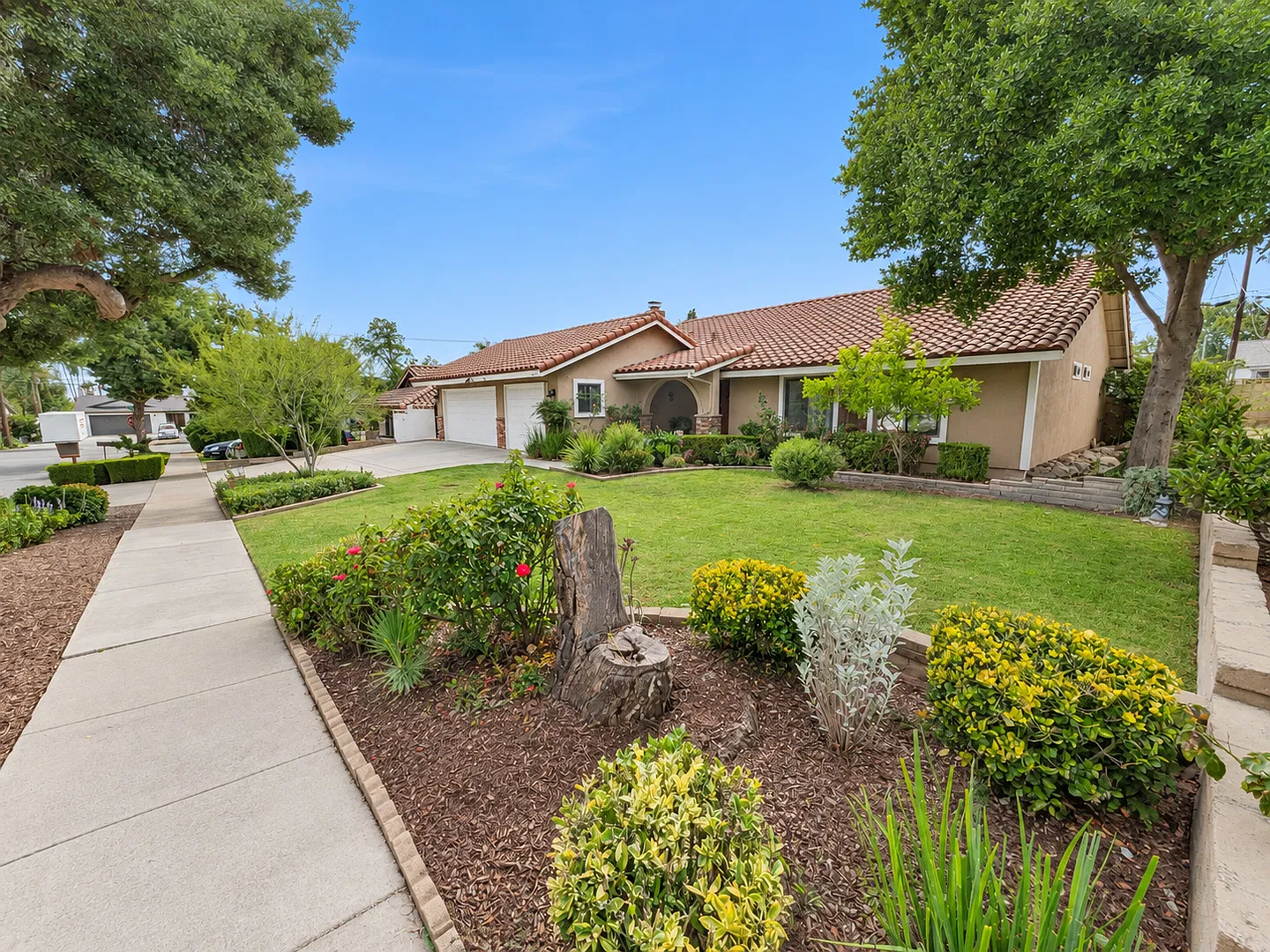 Spacious 4-Bedroom Upland Home with Pool and Large Backyard — Photo 1