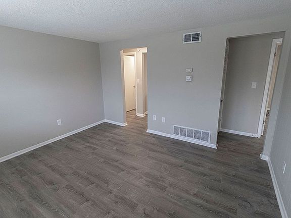 4th image of 2933 Northland Dr #202