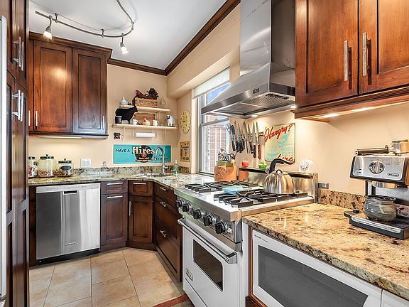 5th image of 300 E 74th St APT 28C
