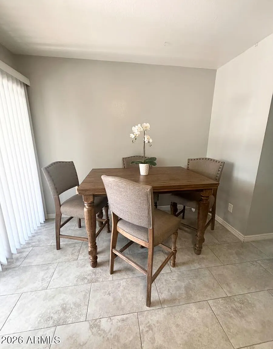 2 bed, 1.5 bath, 1008 sqft, $2,000 — Photo 3