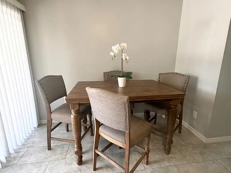 1115 E Fremont Dr — Photo 3