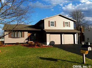 7376 Farmstead Rd, Liverpool, NY 13088